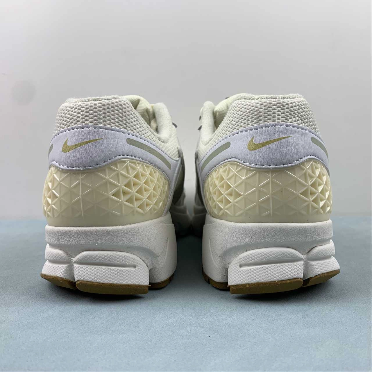 Simple Work Break Zoom Vomero 5 Sail Buff Gold Sea Glass FV3638-171