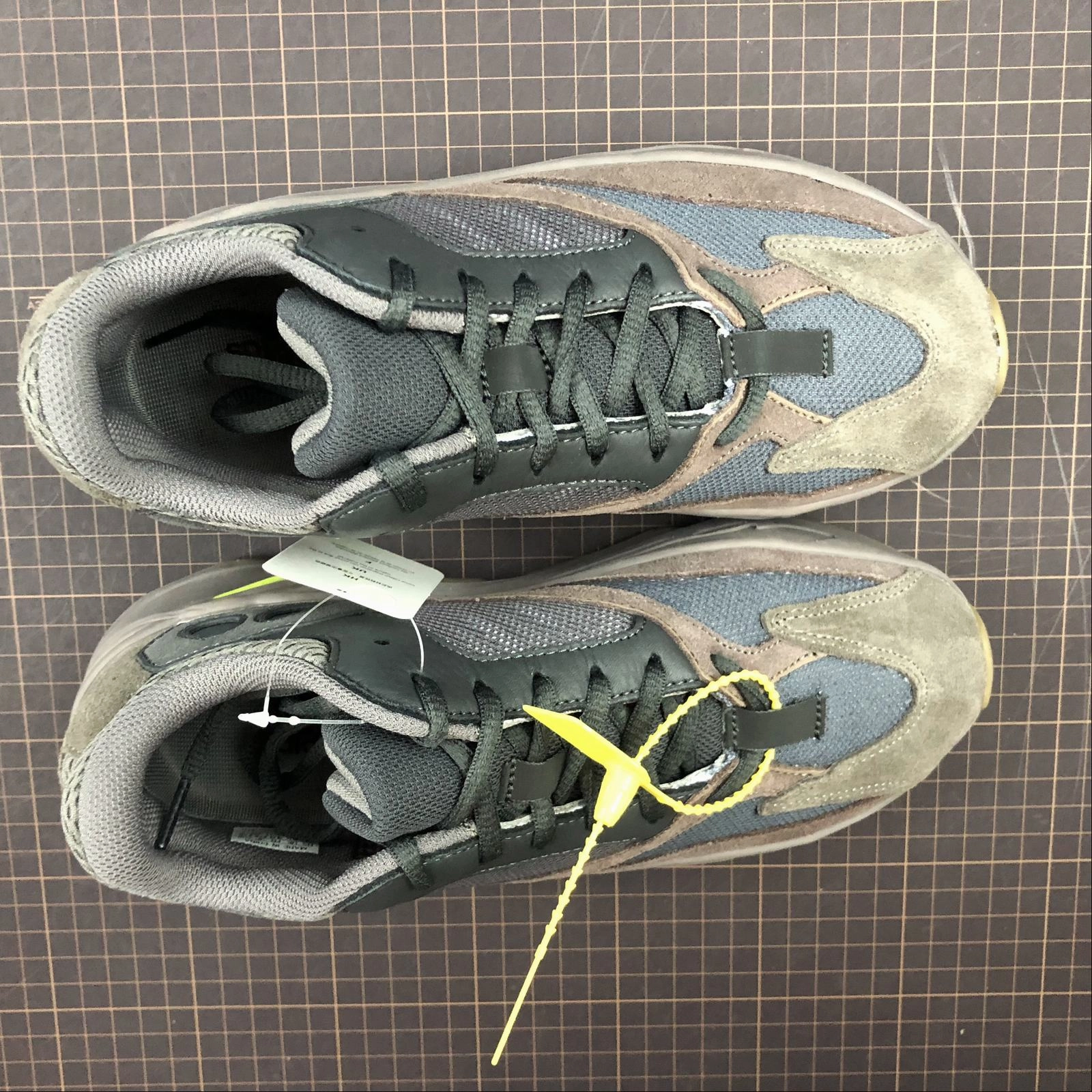 Adidas Yeezy Boost 700 Mauve EE9614 Contemporary Design arch - support feature shoes