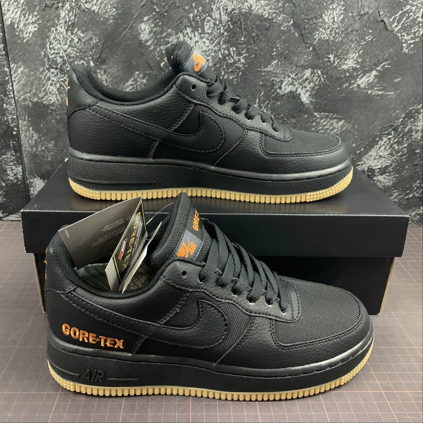 Padded Footbed Air Force 1 Low Gore-Tex Black Light Carbon CK2630-001