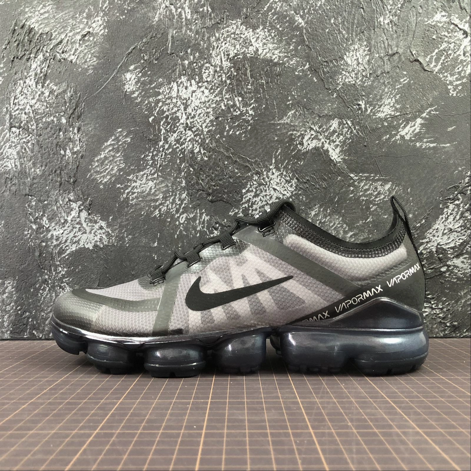 Air VaporMax 2019 VM3 Triple Black Metallic AR6631-004 Lightweight EVA Foam Design Run Trail