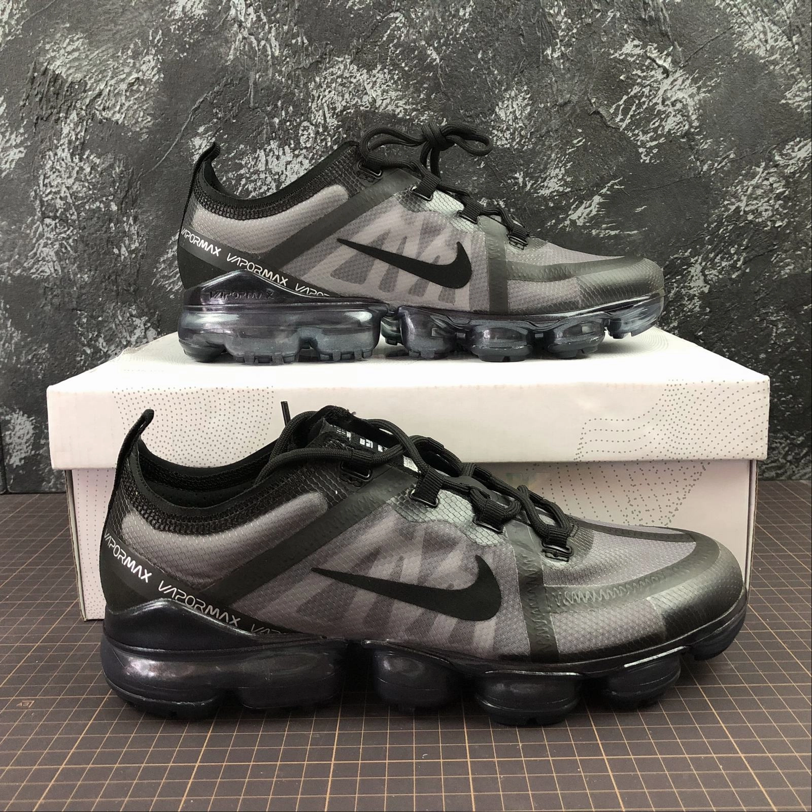 Padded shock absorption Air VaporMax 2019 VM3 Triple Black Metallic AR6631-004