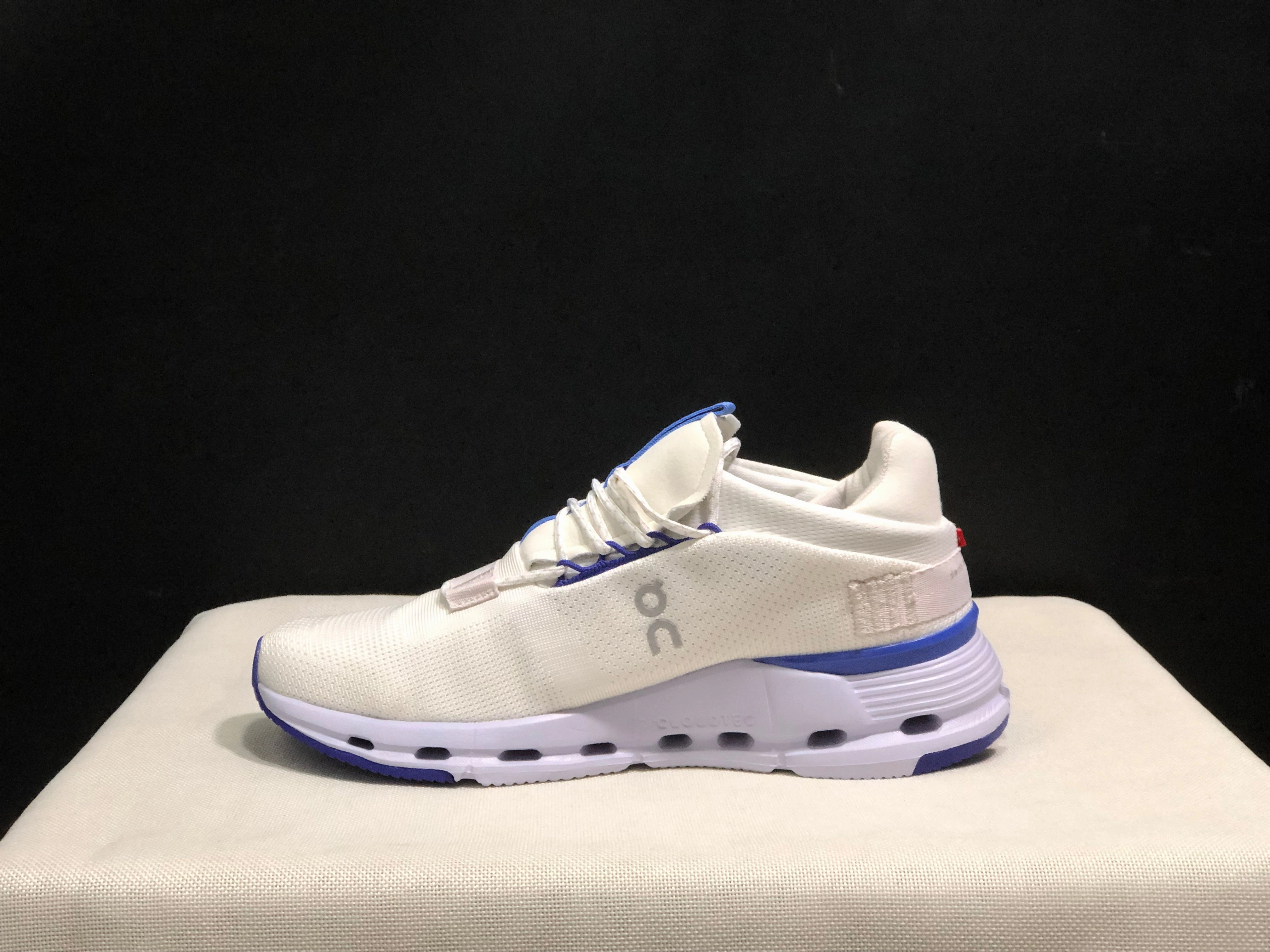 On Cloudnova Adaptive Technology Breathable Ease