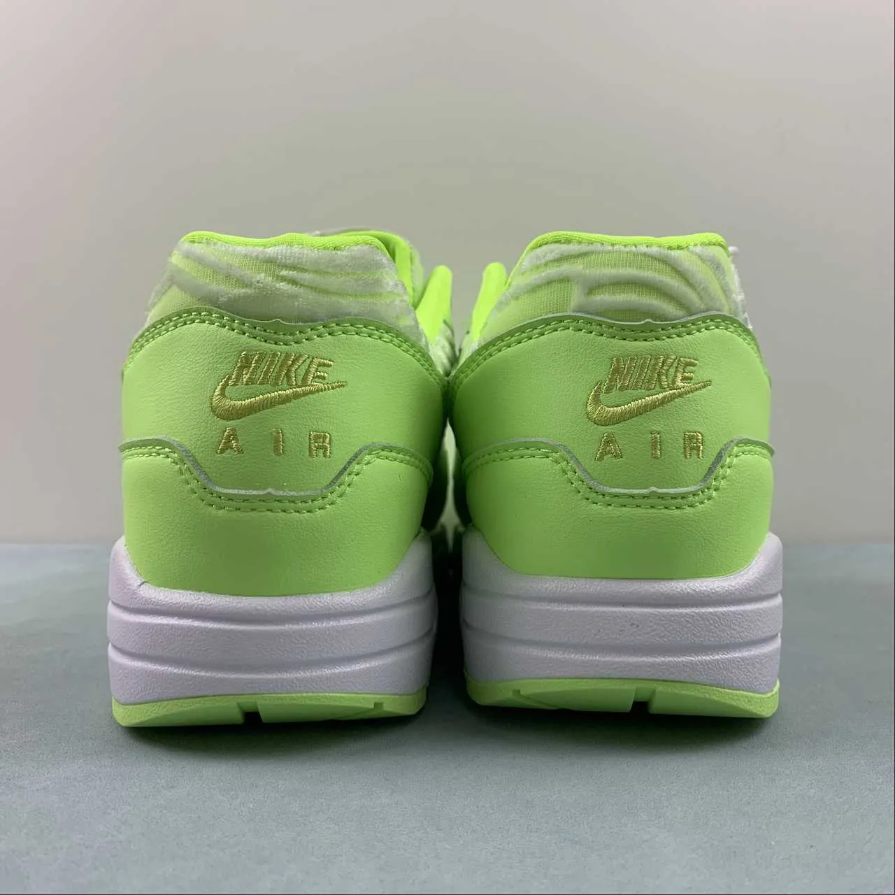 running for endurance shoes Air Max 1 PRM Barely Volt White FN6832-702