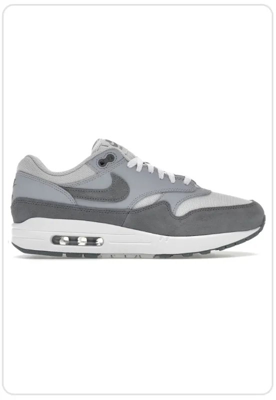 running in a modern bridge area shoes Nike Air Max 1 '87 Photon Dust Wolf Grey