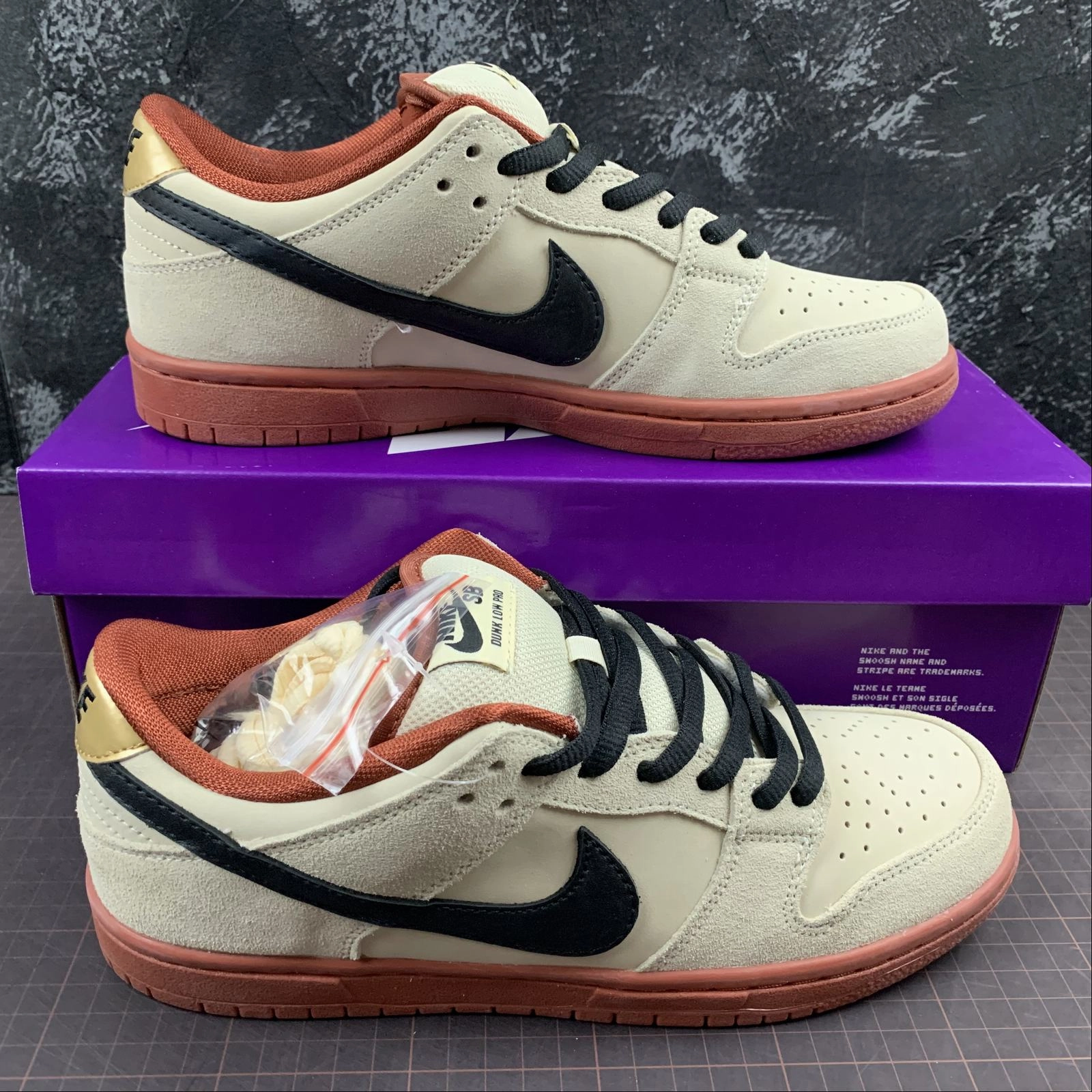 Retro-inspired Comfortable Standing SB Dunk Low PRO Muslin Black-Muslin BQ6817-100