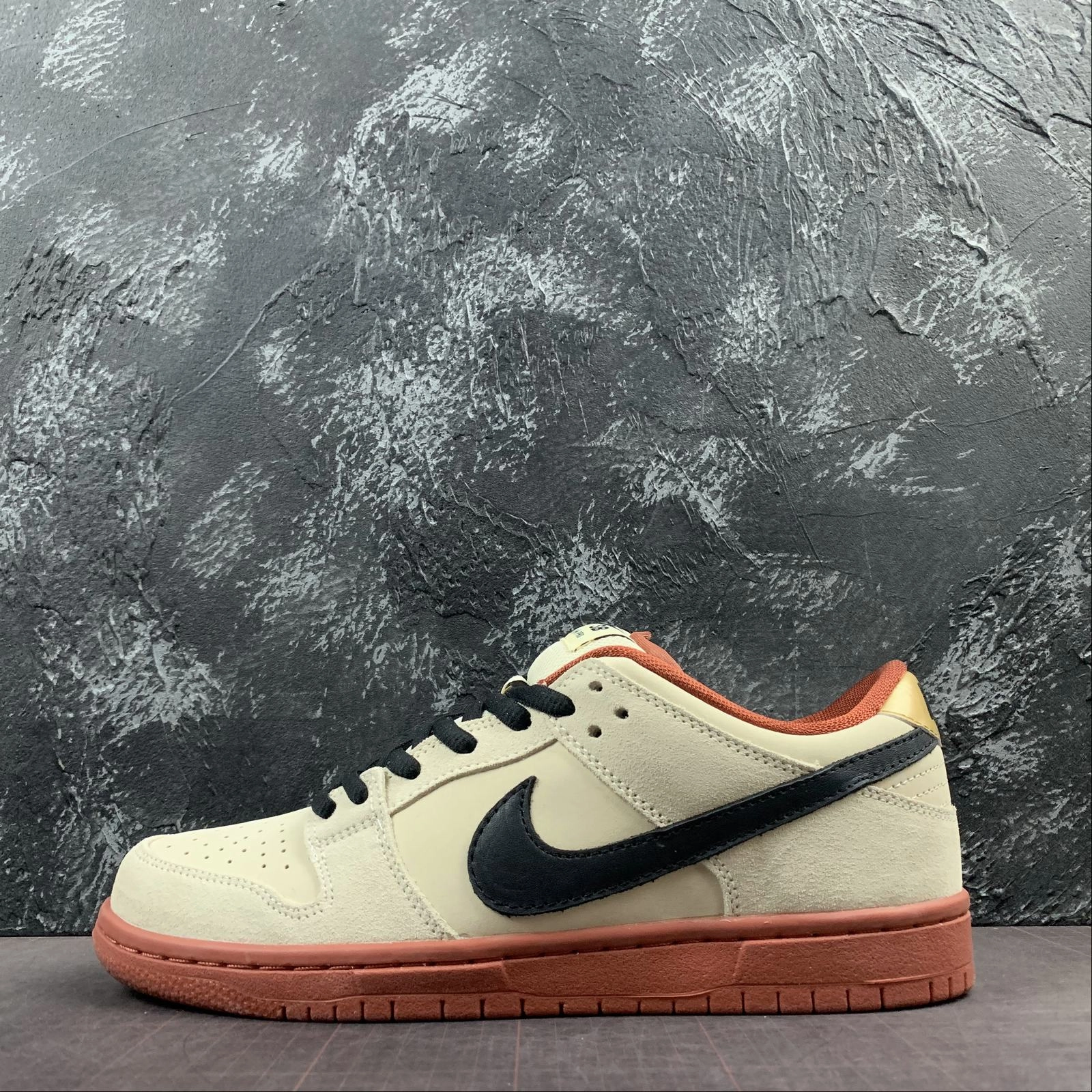 SB Dunk Low PRO Muslin Black-Muslin BQ6817-100 Pavement Walk