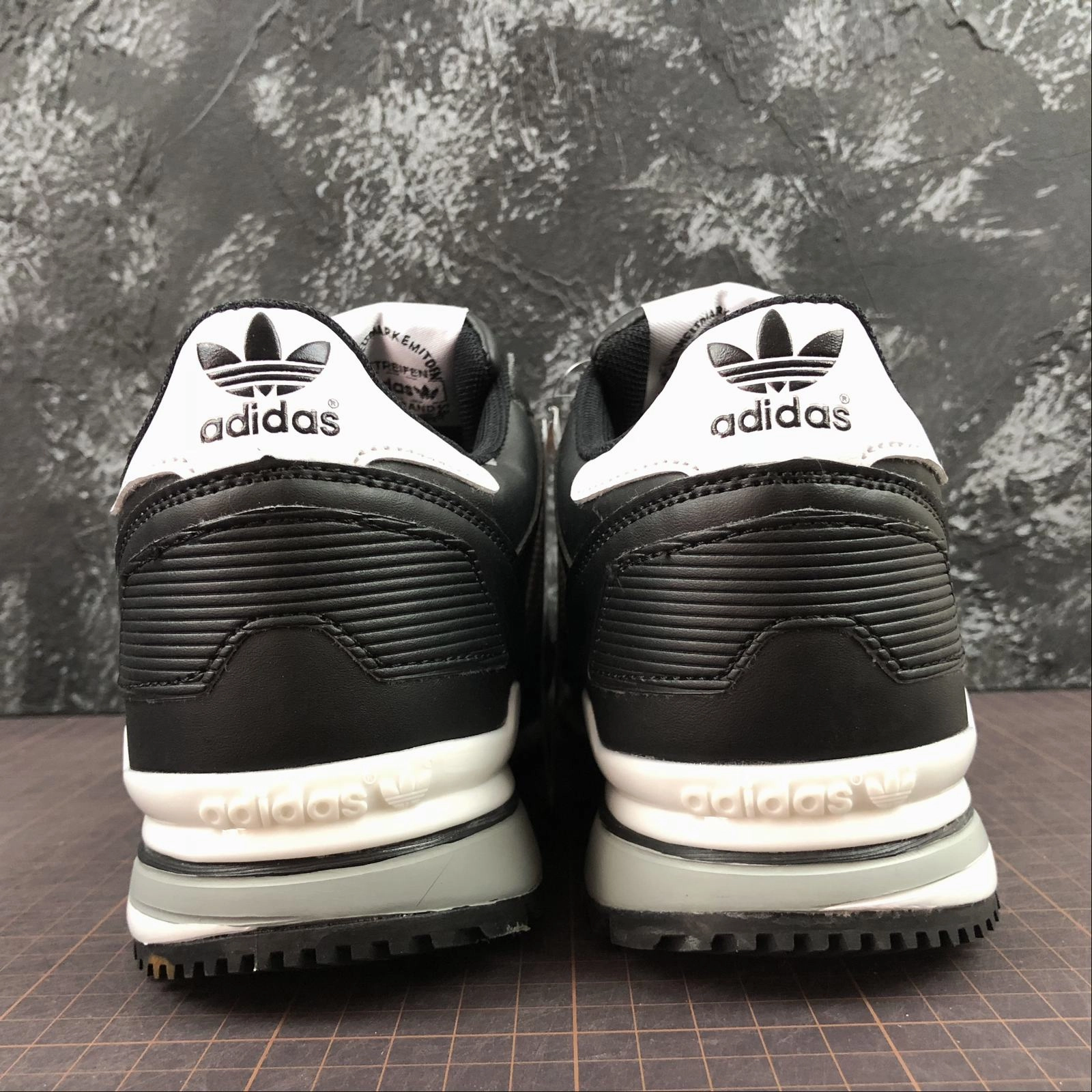 Adidas ZX700 Black White Black G63499 anti - fatigue shoe quality running in cross - country races shoes
