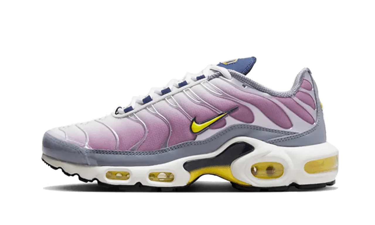 Easy On And Off running in a jungle area shoes Nike Air Max Plus Violet Dust