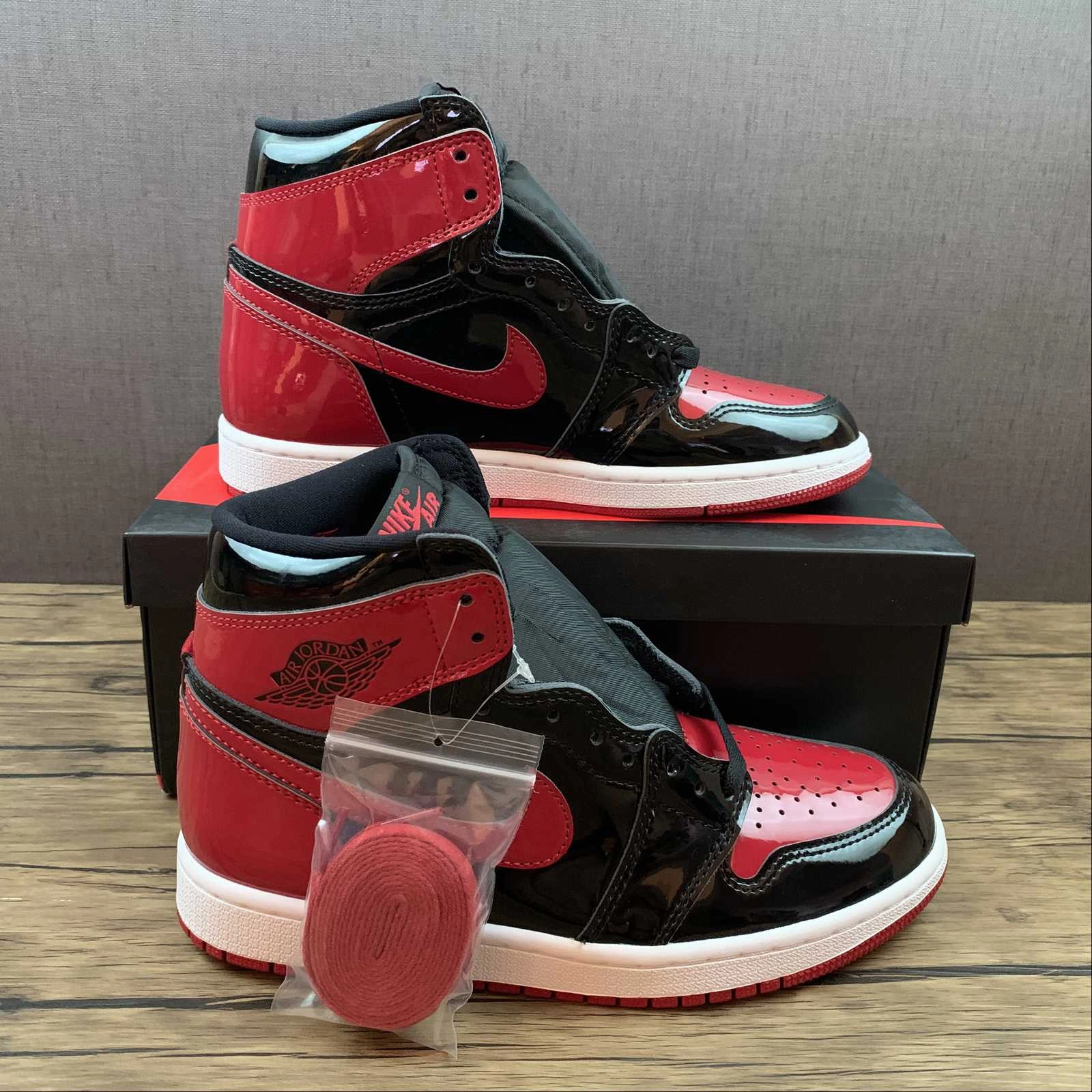 Air Jordan 1 Retro High OG ??Bred Patent?? Black White-Varsity Red (2021)555088-063 Decoupled Heel Construction Sporty Look