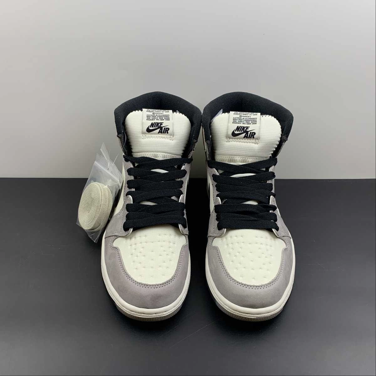 Air Jordan 1 Retro High OG GORE-TEX Sail Light Bone College Grey Black Durable Outsole Design