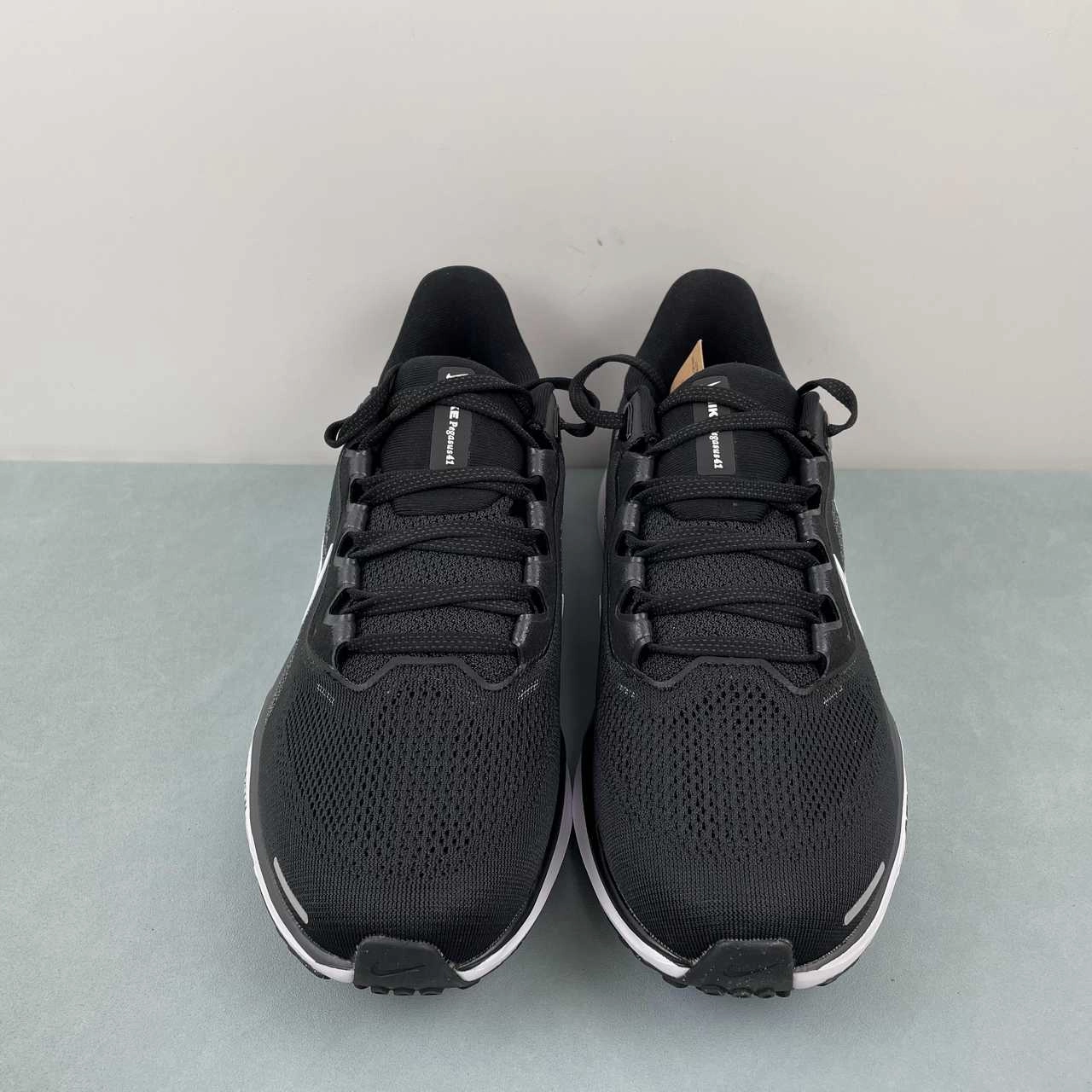 Air Zoom Pegasus 41 Black White FD2722-002 Muscle Focused Sole plate supports clean takeoffs and fast deceleration