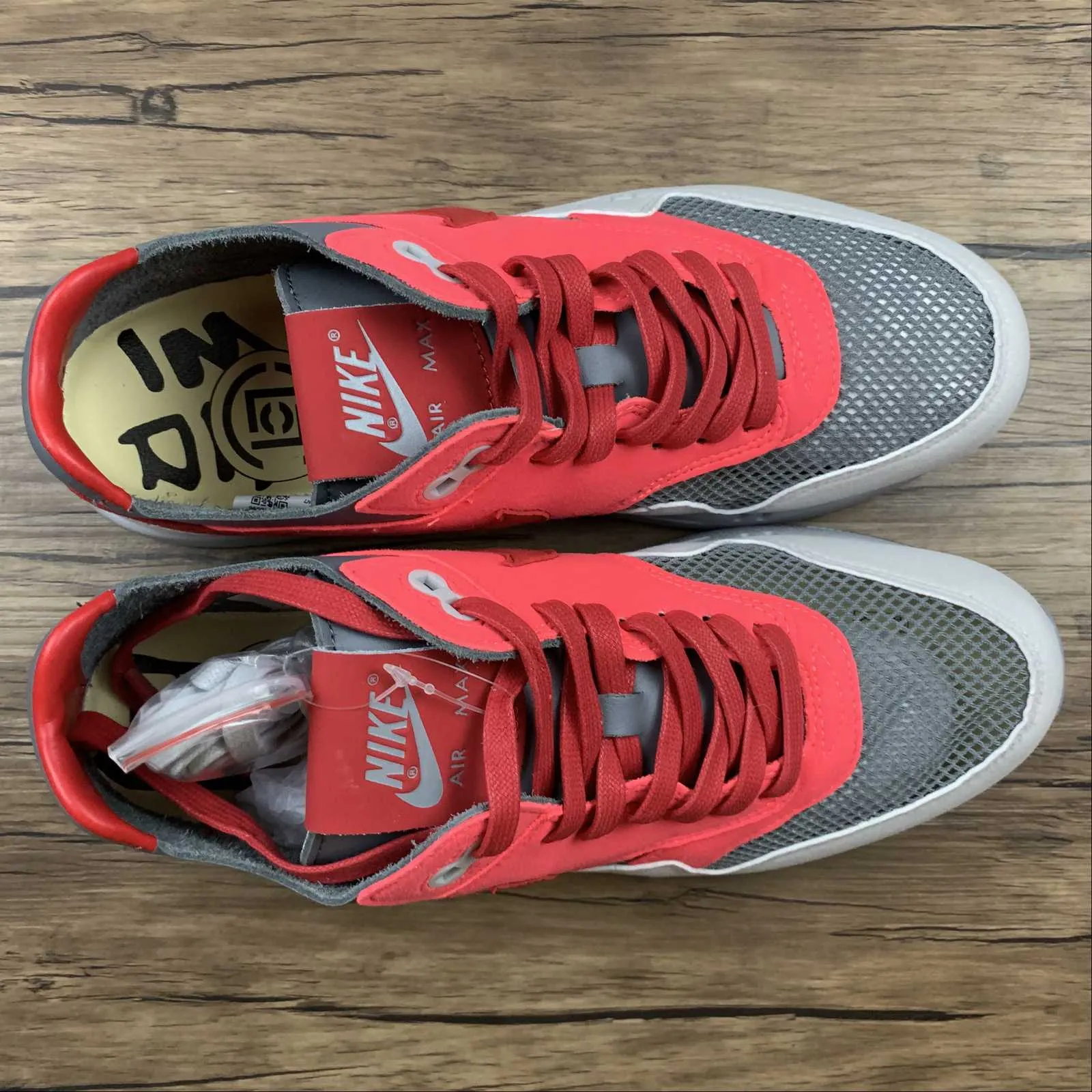 low-top Foot Recovery Clot x Air Max 1 Kiss of Death Solar Red University Red Cool Grey DD1870-600